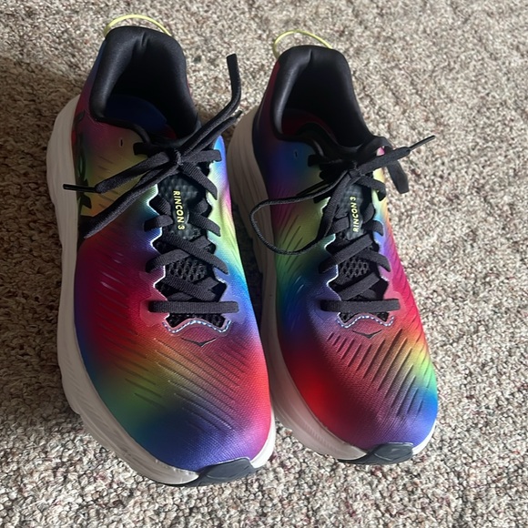 Men’s 9.5 Rainbow Rincon 3 Hokas Like new only worn twice - Picture 2 of 6
